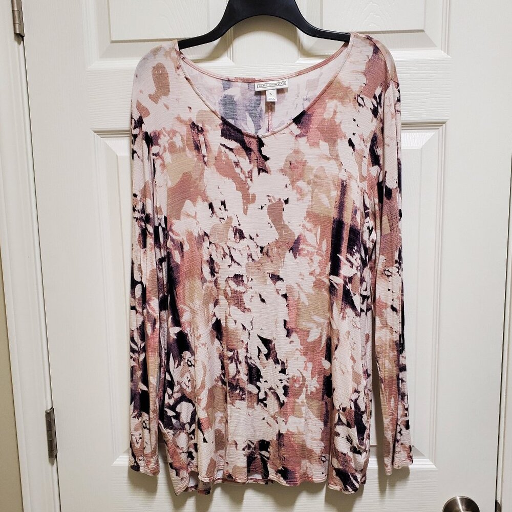 Long Sleeved Abstract Pullover Top